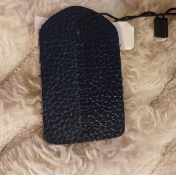 NWOT Medium Size Elegant Navy Blue Crocodile-Embossed Handbag - Picture 6 of 11